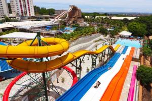 a roller coaster at a water park at Thermas diRoma c entrada Acqua Park in Caldas Novas