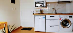 Кухня или кухненски бокс в Comfortable studio