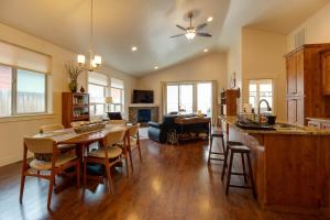 TV a/nebo společenská místnost v ubytování The Quails Nest