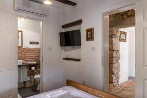 Televízia a/alebo spoločenská miestnosť v ubytovaní Pool Villa Cupido - Happy Rentals