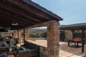 Patio alebo iná vonkajšia časť ubytovania Pool Villa Cupido - Happy Rentals
