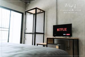 Khampu Resident ก้ามปู เรสซิเด้นท์的电视和/或娱乐中心