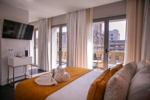 a hotel room with a bed with towels on it at 262 Boutique Aliados in Porto