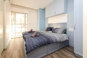 a bedroom with a bed with blue and white walls at Spacious & Modern 5 bed in the Center of Rechavia! in Jerusalem