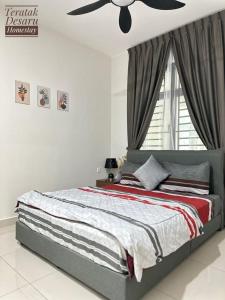a bedroom with a large bed with a ceiling fan at Teratak Desaru Homestay Wi-fi, Smart TV & Water Dispenser in Bandar Penawar