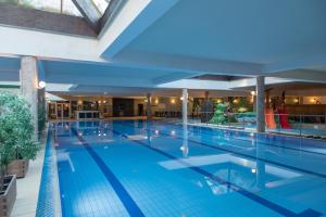 Bazén v ubytovaní Sandra Spa Karpacz & Aquapark alebo v jeho blízkosti