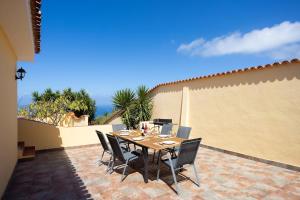 Balkón alebo terasa v ubytovaní EDEN RENTALS Villa La Paz Ocean Views Heated Private Pool