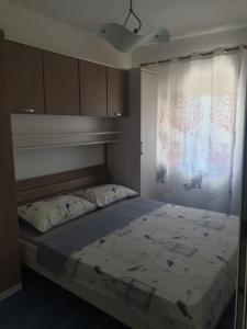 En eller flere senge i et værelse på Apartment Nina