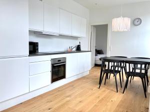 Köök või kööginurk majutusasutuses 1 Bedroom Apartment In Horsens