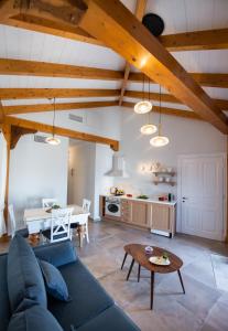 een woonkamer met een blauwe bank en een tafel bij Avali Design Suites by Imagine Lefkada in Lefkada
