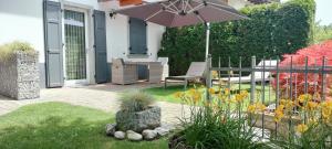 A garden outside Casa Vacanze - Green Garden