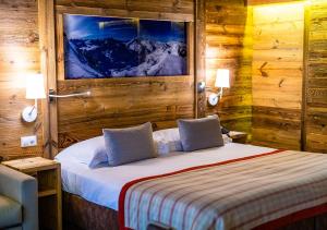Voodi või voodid majutusasutuse Nendaz 4 Vallées & SPA 4* Superior toas