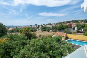 a view of the backyard of a house with a swimming pool at Hauzify I Villa del Castell in Altafulla +21 photos
