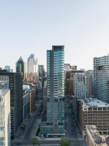 モントリオールにあるHONEYROSE Hotel, Montreal, a Tribute Portfolio Hotelの高層建築の街並み
