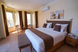 Voodi või voodid majutusasutuse Obelisk Nile Hotel Aswan toas