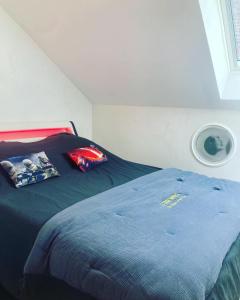 a bed with two pillows on it in a bedroom at Les Jedis Saint Jean de Losne, La Diligence in Saint-Jean-de-Losne