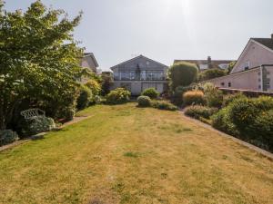 an empty yard in front of a house at Riverview 1 Brunel View in Saltash