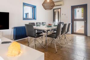 Posezení v ubytování Hidesign Athens Villa In Sounio