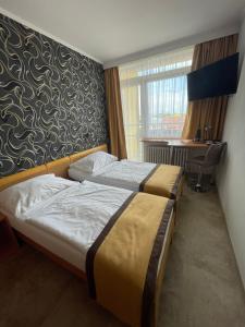Postel nebo postele na pokoji v ubytování Hotel Akademie a depandance Vila Jarmila