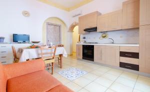 A kitchen or kitchenette at Luxury Apartments - Torre San Giovanni