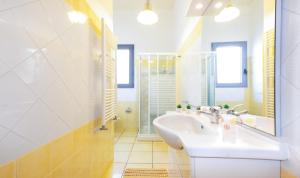 A bathroom at Luxury Apartments - Torre San Giovanni