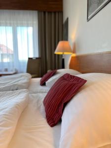 Ένα ή περισσότερα κρεβάτια σε δωμάτιο στο Hotel Theresia