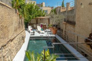 Bazén v ubytování Townhouse La Fresqueta by homevillas360 nebo v jeho okolí