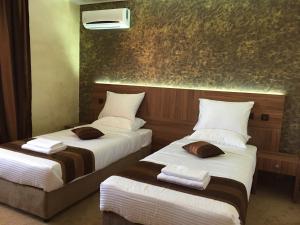 two beds in a hotel room next to each other at Family Hotel Kontesa in Lozenets +39 photos