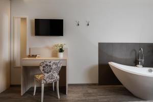 TV a/nebo společenská místnost v ubytování Hotel Giardino Suites&Spa