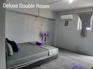 Postel nebo postele na pokoji v ubytování RINA Guest House Pacitan