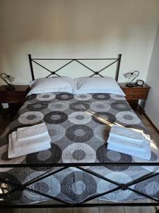 a bedroom with a large bed with towels on it at Casa Ronci - Centro Storico - Palacongressi Rimini in Rimini