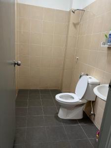 a bathroom with a toilet and a sink at idaman hill homestay in Ipoh