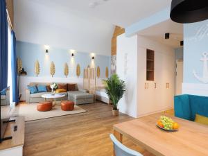 a living room with a couch and a table at Seebrücke Heringsdorf - 1-Raum-Appartement mit Balkon S10 in Heringsdorf