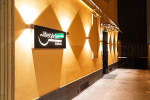 a wall with a sign on the side of a building at Acate81 Lifestyle Apartment in Naples