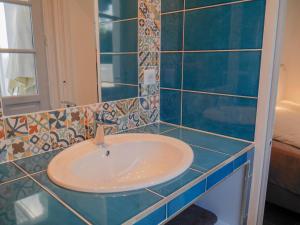 Kúpeľňa v ubytovaní Villa contemporaine avec vue mer à Sauzon - FR-1-418-201