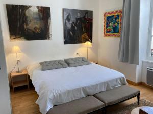 Łóżko lub łóżka w pokoju w obiekcie Appartement élégant 3* au coeur de Le Palais, 2 chambres, proche commerces et plage - FR-1-418-197