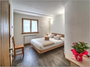 Cama ou camas em um quarto em Foresteria Lombarda San Rocco