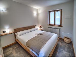 Cama ou camas em um quarto em Foresteria Lombarda San Rocco