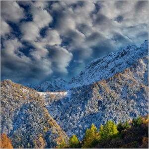 Uma vista da montanha tirada do cama e café (B&B) 