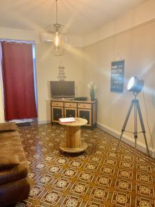 a living room with a table and a camera at La maisonnée de Chambord in Crouy-sur-Cosson
