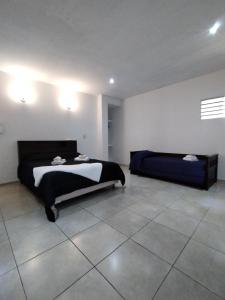 Una cama o camas en una habitación de Céntrico departamento en Godoy Cruz, Mendoza