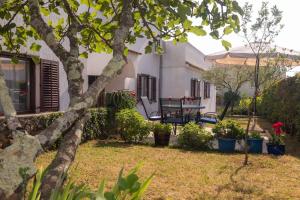 Vonkajšia záhrada v ubytovaní Apartments in Njivice - Insel Krk 34038