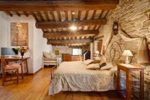 a bedroom with a bed and a stone wall at Agriturismo Biologico Castello Della Pieve in Mercatello sul Metauro