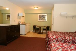 Kuchyň nebo kuchyňský kout v ubytování Studio Motel of Lake George + 37 fotografií