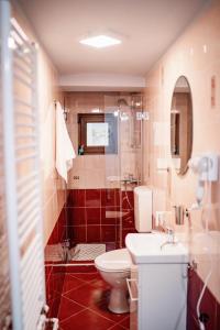 Et badeværelse på Dadi House + 15 billeder