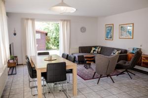 a living room with a couch and a table and chairs at Onderdompeling in Wemeldinge