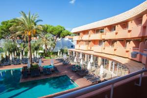 Bazén v ubytování Vilamoura Garden Hotel nebo v jeho okolí