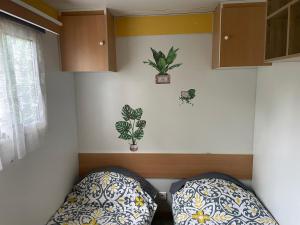 Postel nebo postele na pokoji v ubytování Mobilhome à Sainte Croix Du Verdon + 9 fotografií