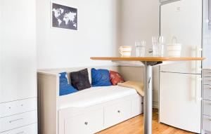 Postel nebo postele na pokoji v ubytování 1 Bedroom Beautiful Apartment In Visby