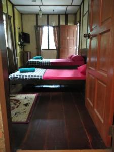Postel nebo postele na pokoji v ubytování D'Impiana Riverview Chalet # Lenggong